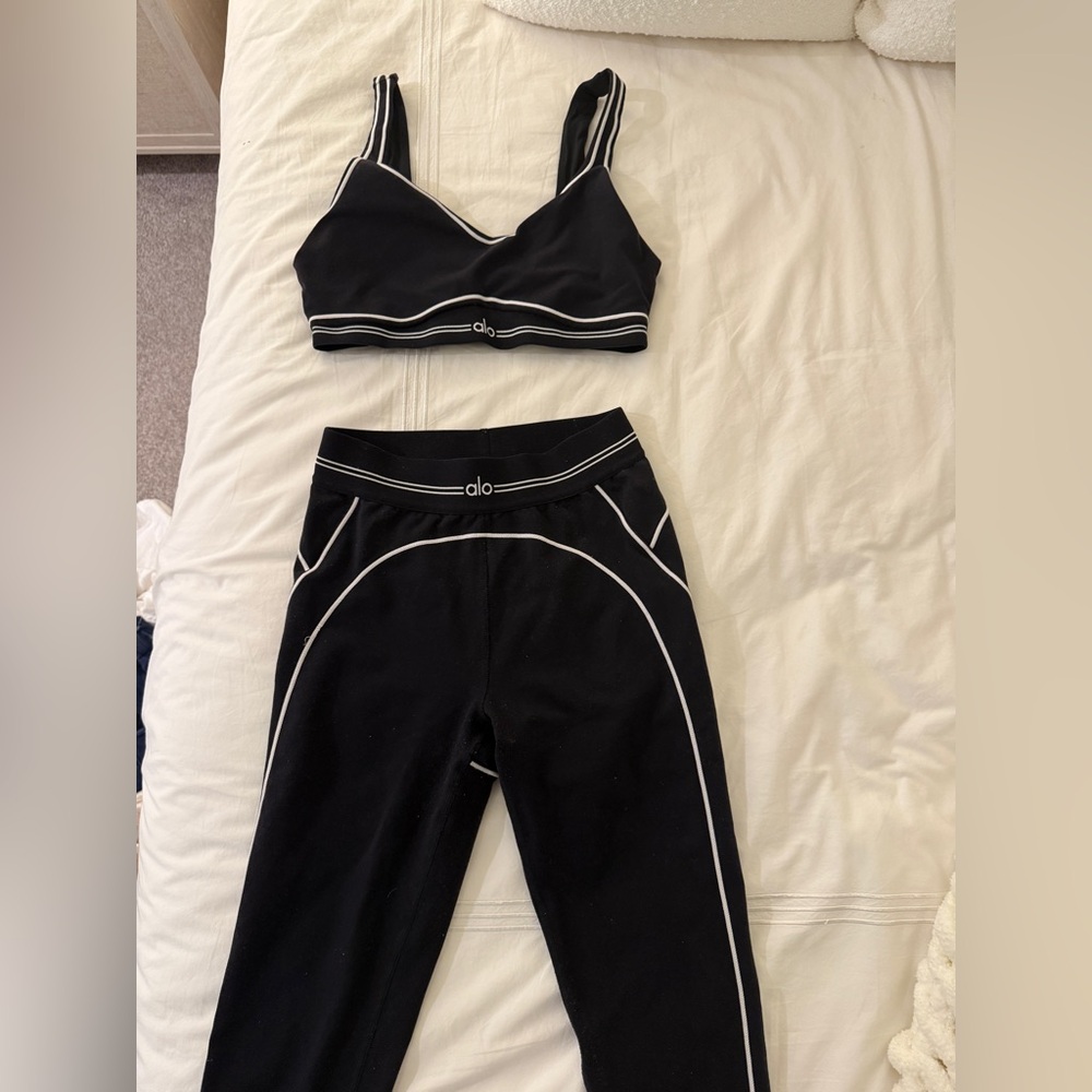 ALO Yoga heartthrob bra AND legging set